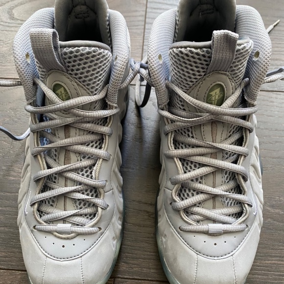 Foamposite -youth size 4/women’s size 6 - Picture 2 of 2